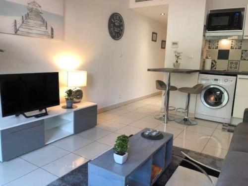 Appartement 3 Etoiles centre moderne terrasse piscine parking