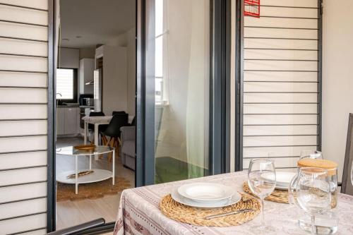 Φωτογραφία από το άλμπουμ του Apartamento nuevo, Disfruta del silencio, familias con niños, aire acondicionado, 2 baños, Wifi, terraza, playa, toallas y sombrillas σε Benajarafe