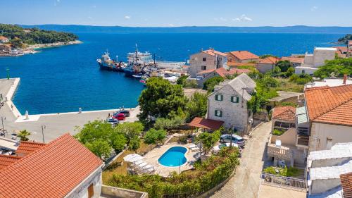 Villa Bonaca Cozy Family & Friends Retreat with Heated Pool