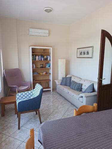Posezení v ubytování Panos Apartment
