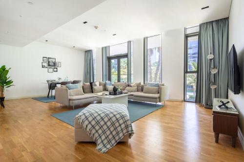 Frank Porter - Bluewaters Residences Building 5