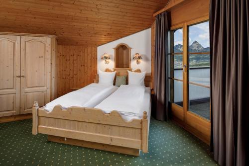 Letto o letti in una camera di Hotel und Naturhaus Bellevue