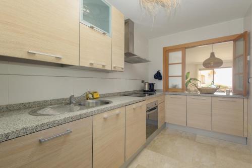 Modern and luxurious holiday home with sea views in Benahavís