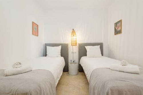 Modern and luxurious holiday home with sea views in Benahavís
