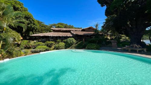 a large swimming pool in front of a house at Manga Soa Lodge in Fascène - Befefika