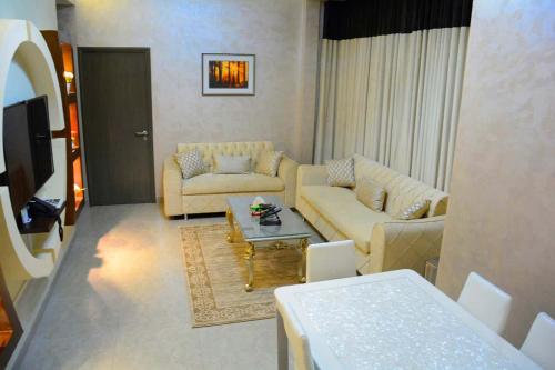 a living room with two couches and a table at فندق فيفتى ايت السالمية in Kuwait