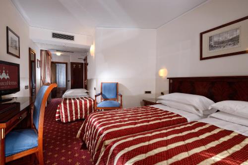 Ένα ή περισσότερα κρεβάτια σε δωμάτιο στο Albergo Cavalletto & Doge Orseolo