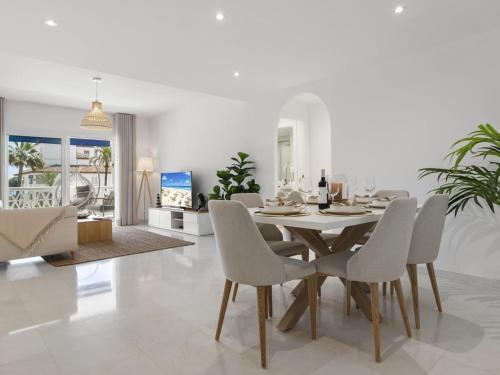 Beach Puerto Banús 3 Br Apartment