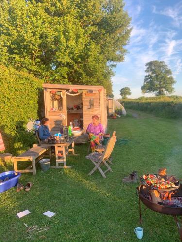 Κήπος έξω από το Glastonbury Wild Glamping