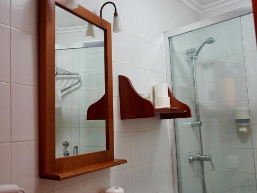 a bathroom with a mirror and a shower at Apartamentos Remoña 1 in Espinama