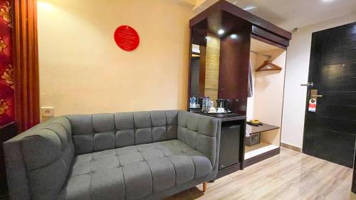 a living room with a couch in a room at The Tandibayang Hotel & Villas in Badung