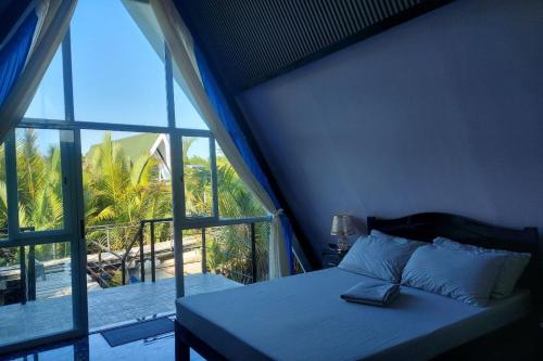 Кровать или кровати в номере Alcoy Plaza Eco Park Cebu