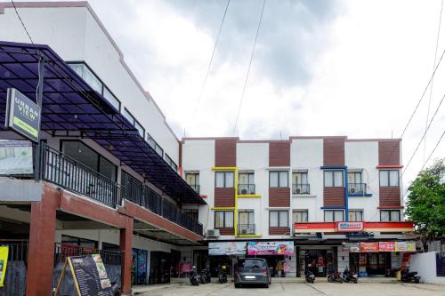 a group of buildings on a city street at Urbanview SRB near Mall Ciputra Cibubur by RedDoorz in Tjikeasnagrak