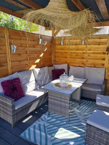 superbe grand studio tout confort avec exterieur