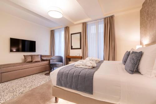 a hotel room with a bed and a couch at Palazzo Keller in Venice