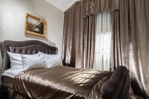 a bedroom with a bed and a window at Amber VIP Hotel in Pāvilosta