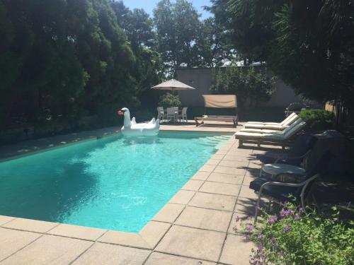 a swimming pool with a swan in the middle at Villa Perlman in Southampton