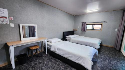 Giường trong phòng chung tại 1012 House Namsan - Foreigner Only