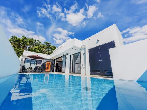 Πισίνα στο ή κοντά στο Private Pool Villa Motobu