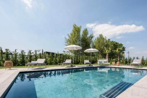 Kolam renang di atau dekat dengan Quellenhof Luxury Resort Lazise