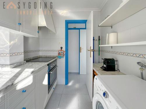 a white kitchen with a washing machine in it at ¡El Pescador - junto al mar! in Santa Pola