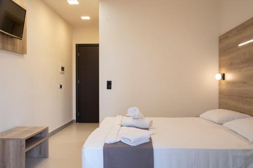 Ένα ή περισσότερα κρεβάτια σε δωμάτιο στο Dafni Plus Hotel
