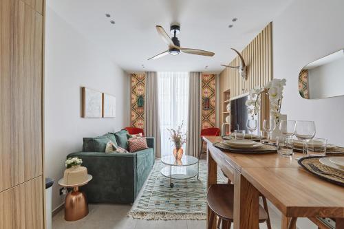 Apartment center of Paris by Studioprestige