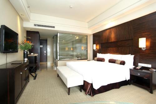 Letto o letti in una camera di Haiwaihai Grand Hotel Ma'anshan