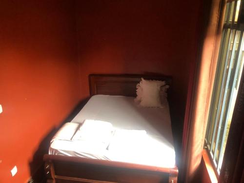 Una cama o camas en una habitación de Pulse