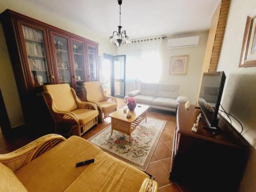 Cosy Flat Steps from the Sea