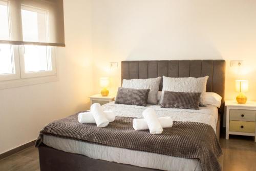 a bedroom with a large bed with two towels at Gaviotas Beach Golf in Almerimar