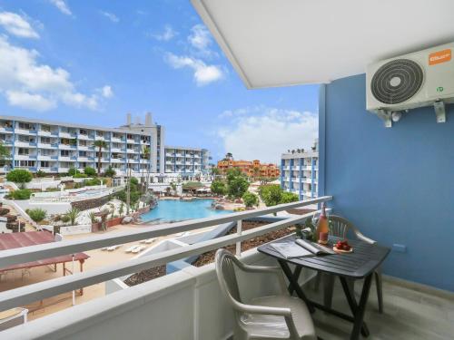 GREEN HOLIDAYS STUDIO, Pool, Air Con, Terrace