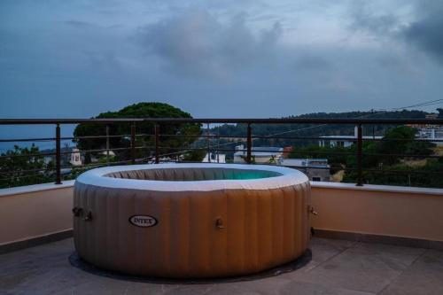 a large wooden tub sitting on top of a balcony at Arsithea Villa in Monólithos
