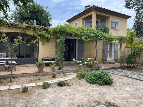 Maison de Charme au Milieu des Vignes avec Jardin et Parking à Gassin, près de Saint-Tropez