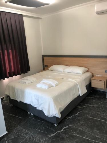 Ένα ή περισσότερα κρεβάτια σε δωμάτιο στο Sofya Suites
