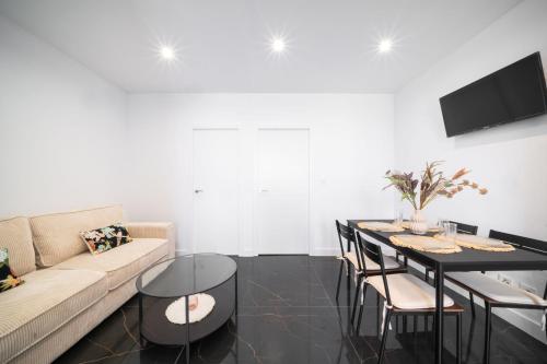 WeHostYou Apt Moderne Central Roses Colom 1B