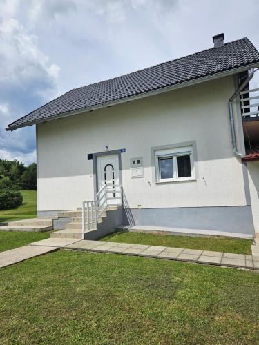 Afbeelding uit fotogalerij van Apartman Mile - Holiday house in Smoljanac