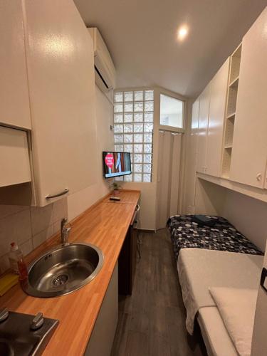 Studio in zona Loreto vicino metro MM1 e MM2 - Lippino