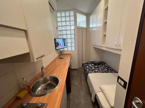 Studio in zona Loreto vicino metro MM1 e MM2 - Lippino