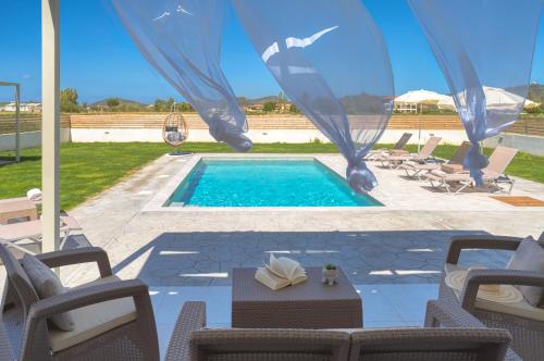 Πισίνα στο ή κοντά στο Villa La Luna