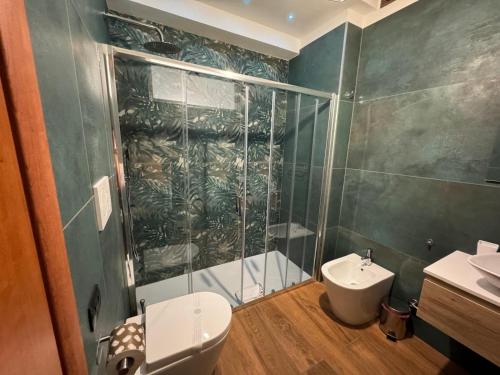a bathroom with a shower and a toilet and a sink at Wild Luxury Home in Rome