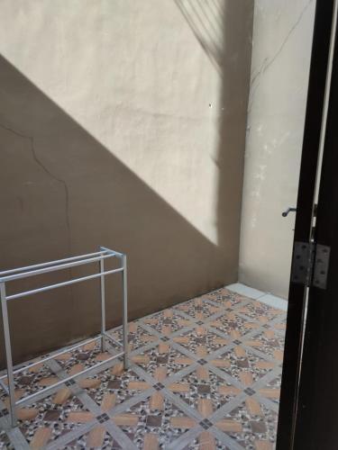 Katil atau katil-katil dalam bilik di Bali Holiday Guesthouse near IALF & Benoa