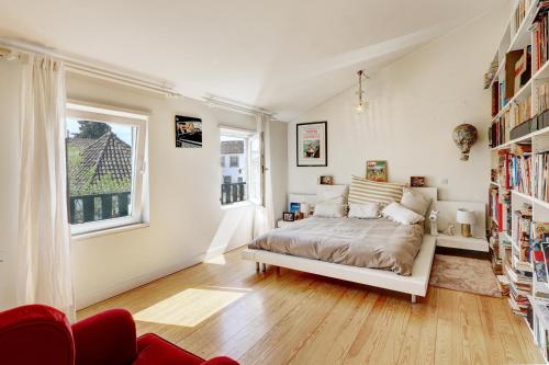 Giường trong phòng chung tại Dream Villa Duplex- near beach & near Lisbon