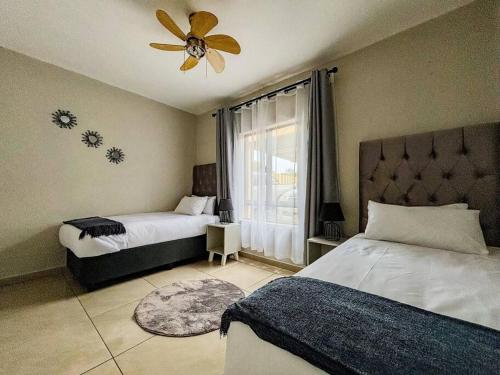 Katil atau katil-katil dalam bilik di Self checkin - Modern Haven 2 Bedroom 43