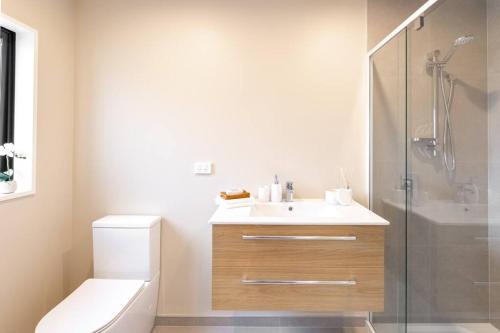 Ένα μπάνιο στο Brand New & Central Townhouse