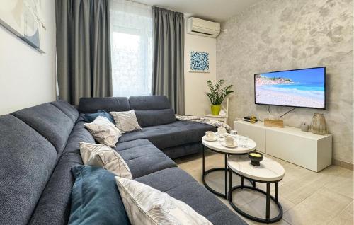2 Bedroom Stunning Apartment In Split