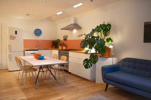 Fotografie z fotogalerie ubytování Stunning 3-bedroom townhouse in superb location v Londýně