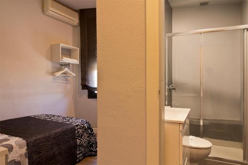 Ένα μπάνιο στο Hostal Plaza