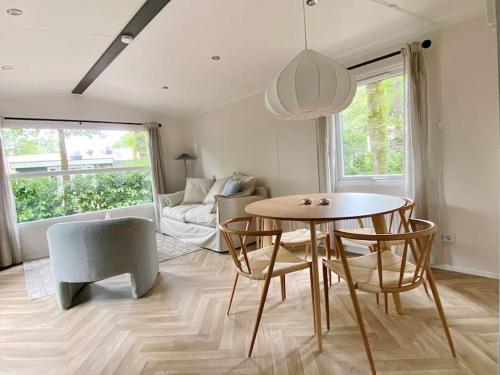 Posezení v ubytování Noya Tinyhouse Veluwe Hoenderloo