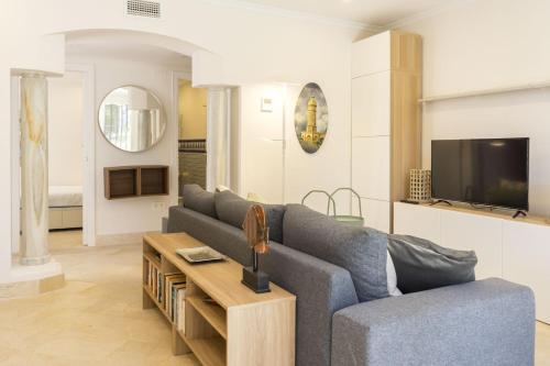 Housing White Pearl Beach by SharingCo